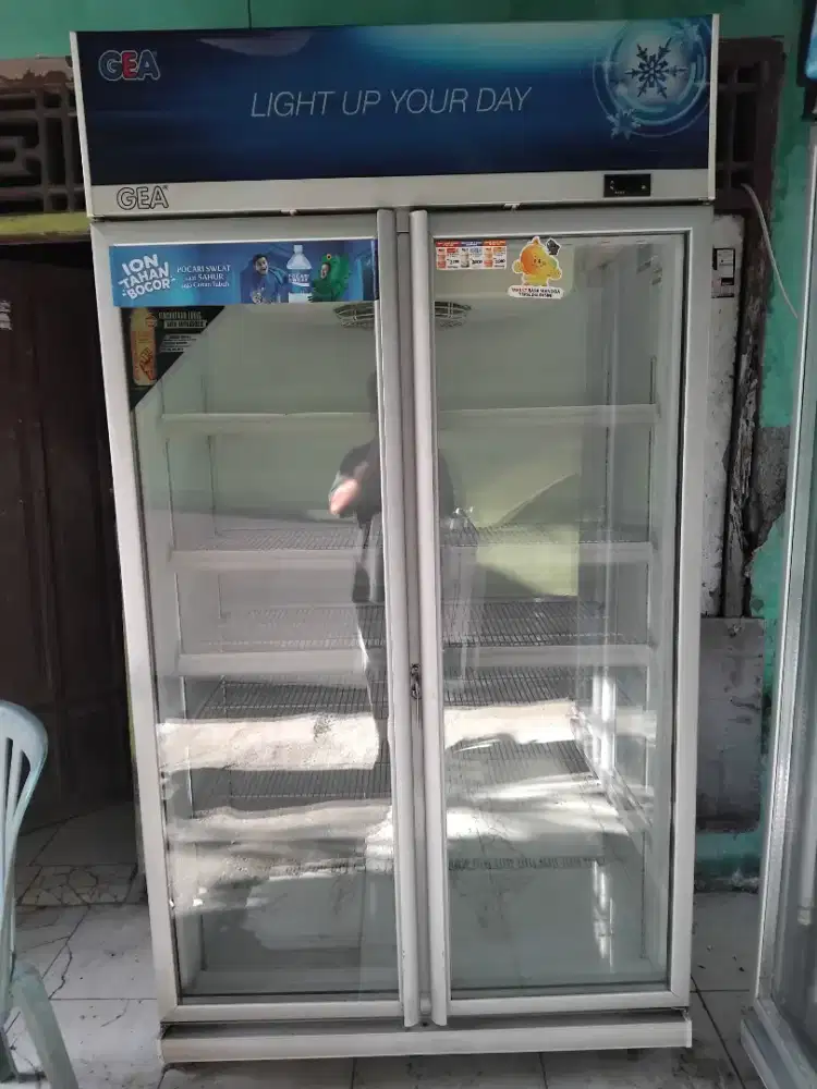 SHOWCASE 2 PINTU