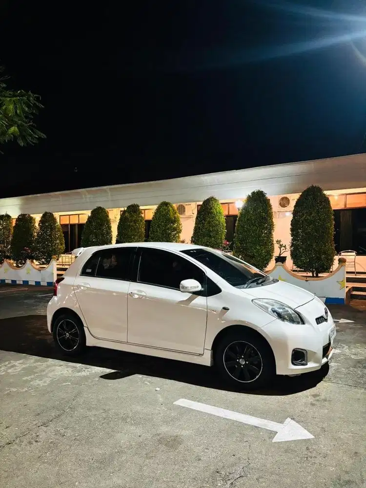 Yaris tipe E automatic 2012