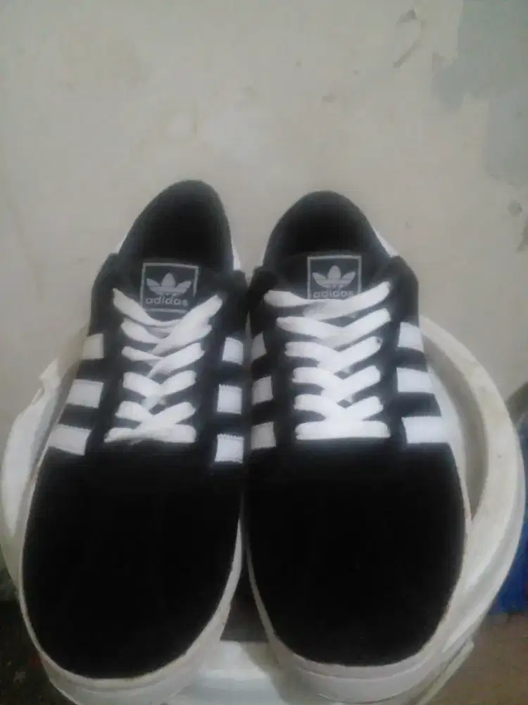 SEPATU ADIDAS ADIDAS