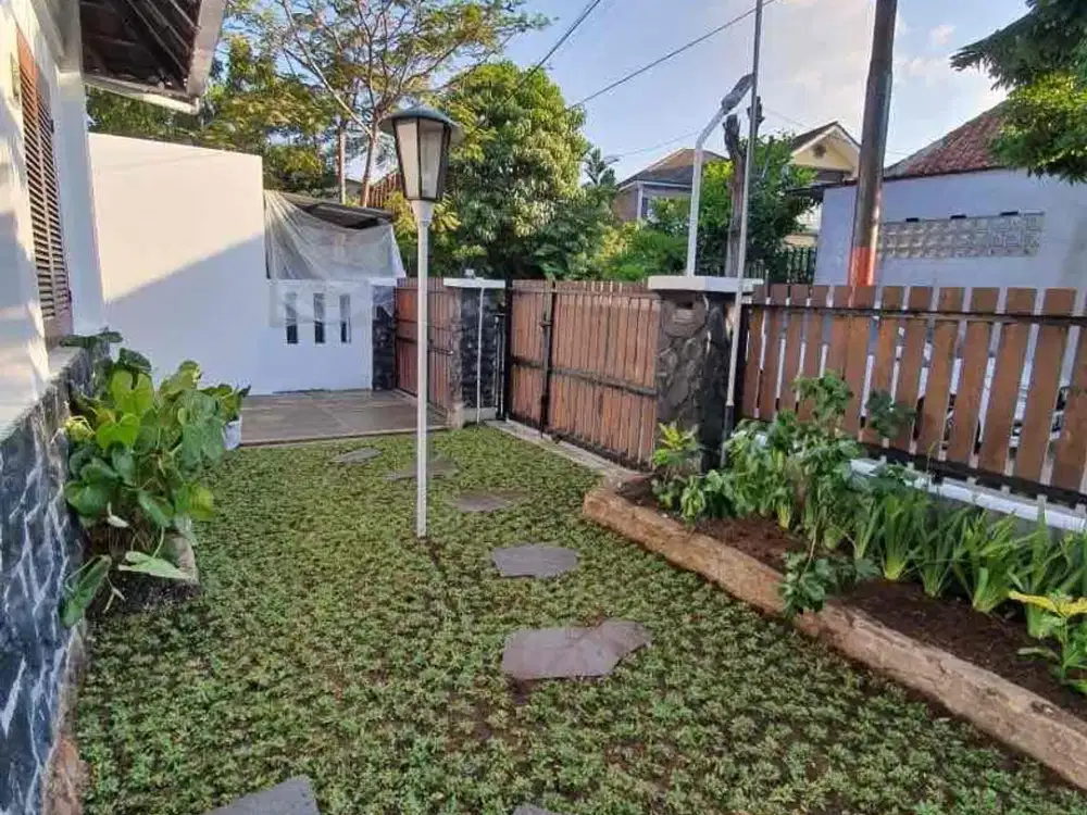 Rumah 2 Lantai American Classic Dekat Kiara Artha Park Kacapiring Kota Bandung