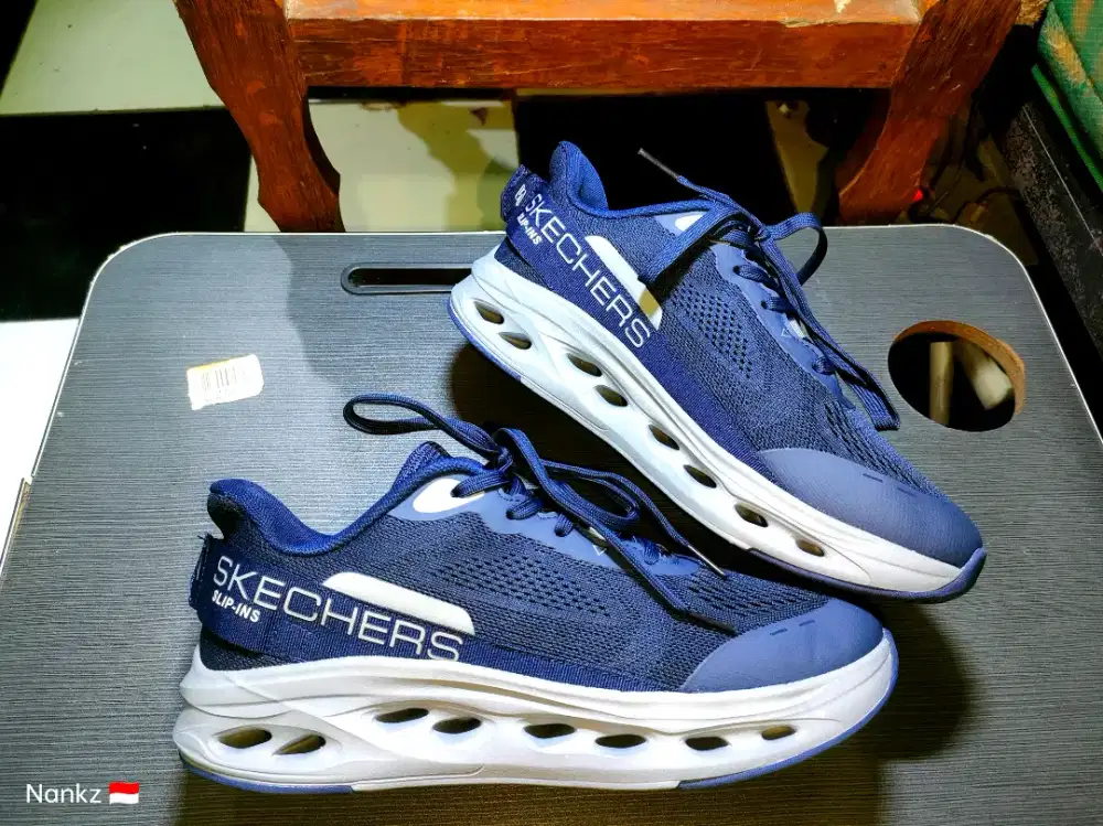Skechers MAX CUSHIONING GLIDE-STEP