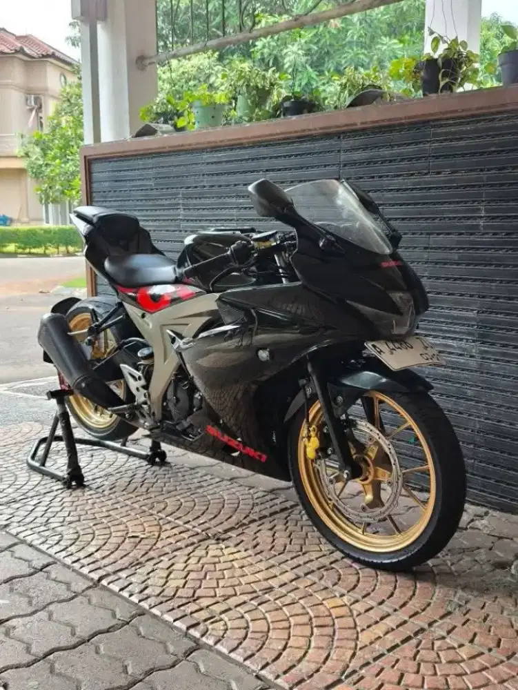 Suzuki GSX R150 2017 - ISTIMEWA - Terawat - Bebas Pajak Panjang