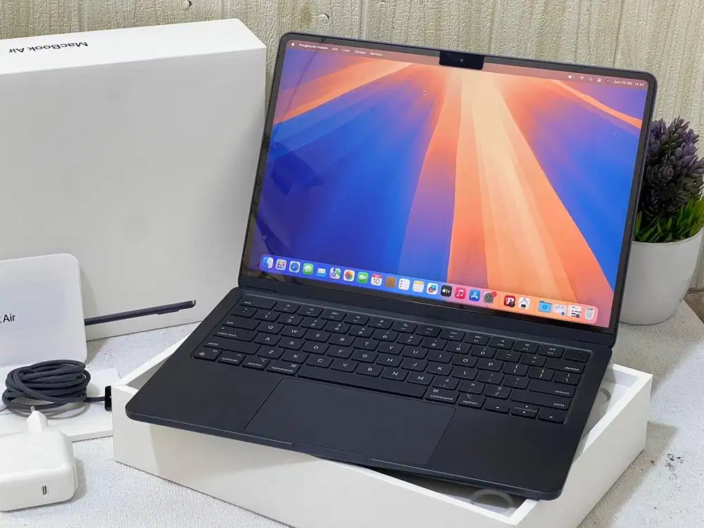 MacBook Air M2 RAM 8/256 GB IBox BH 100% Fullset Mulus