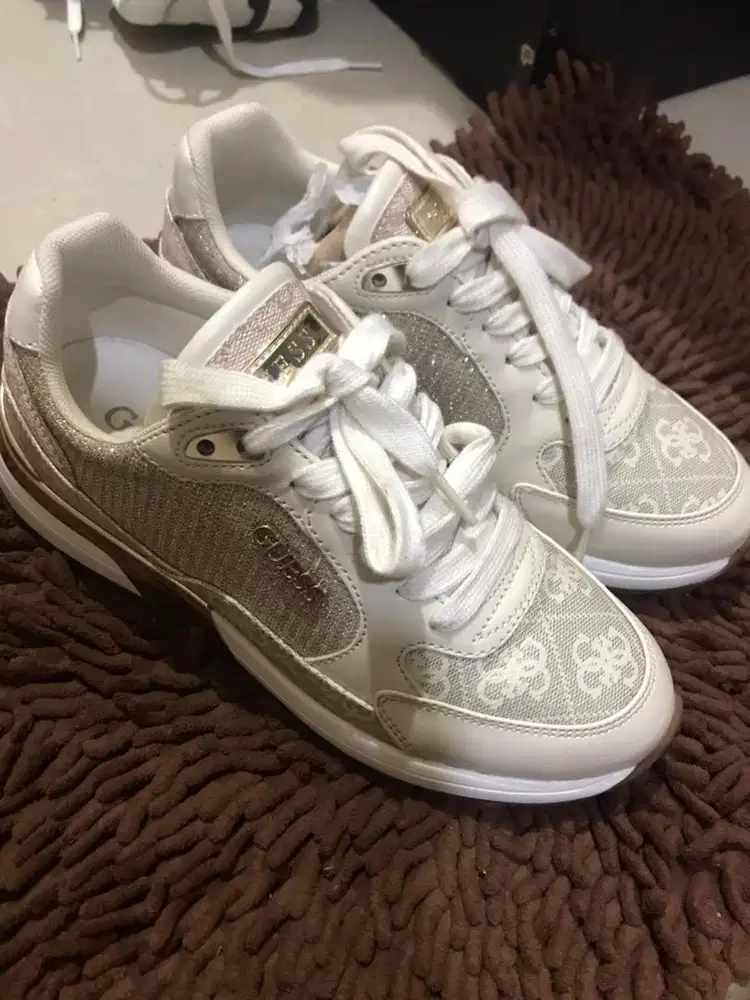 SEPATU GUESS ORIGINAL