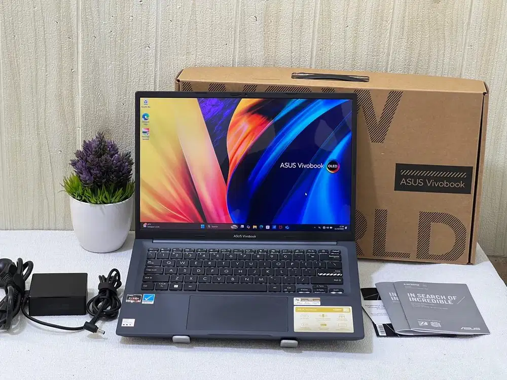 Asus VivoBook M1403QA OLED R5-5600H RAM 16 SSD 512 14 Resolusi 2,8K