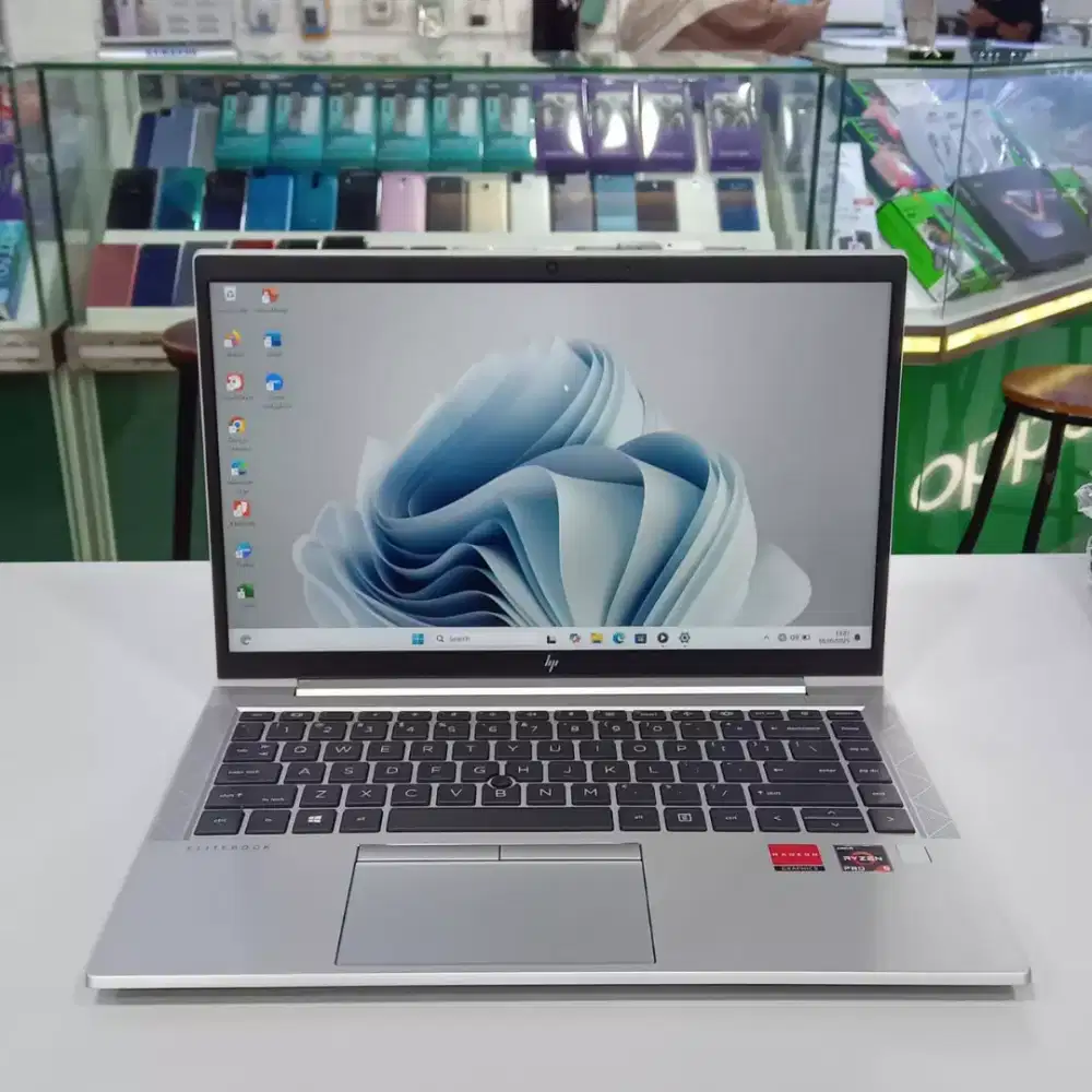 HP ELITEBOOK 845. AMD RYZEN 5 PRO. RAM 16GB. SEPERTI BARU + GARANSI