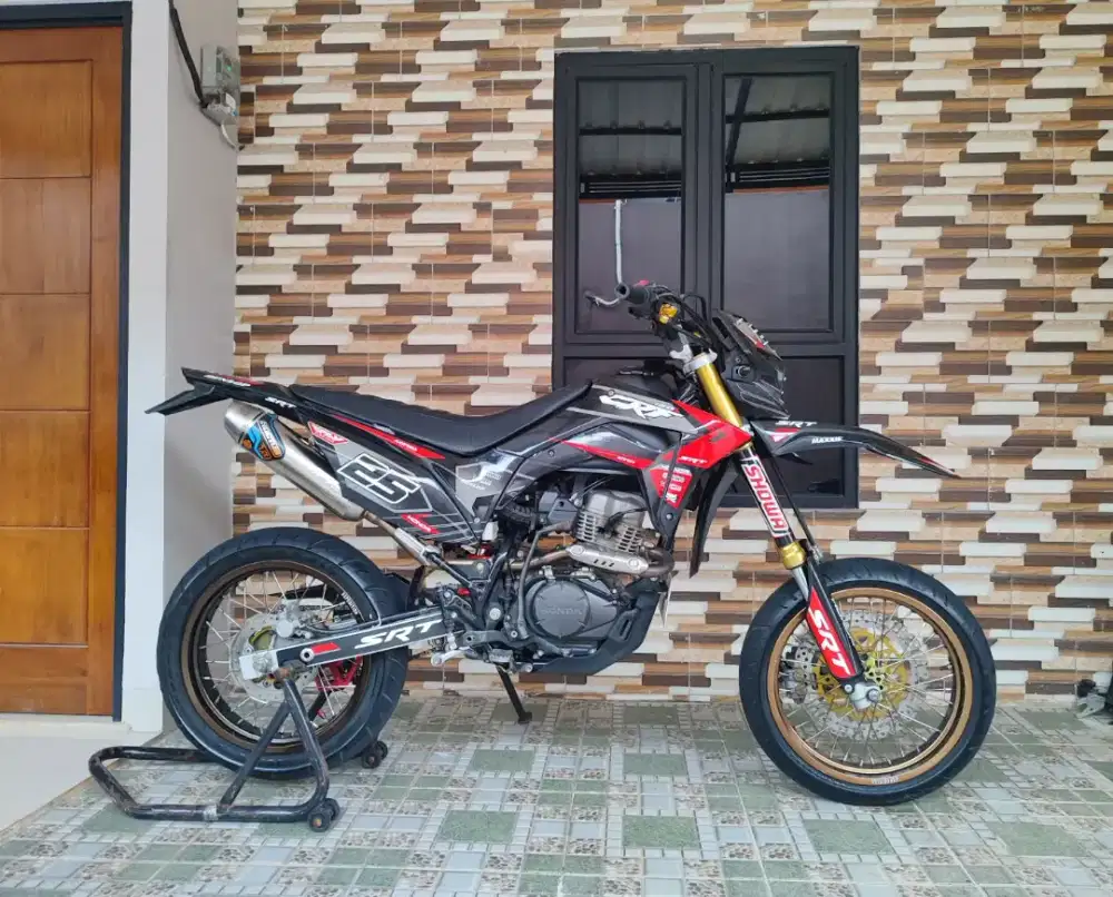 Honda crf 150 tahun 2021 supermoto km rendah