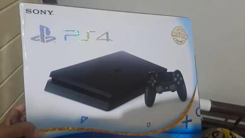 PS4 New 500GB 2 Stick