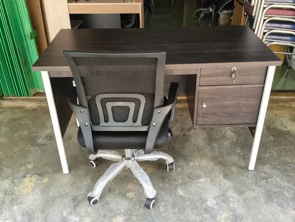 meja kerja kaki besi + kursi hidrolik baru