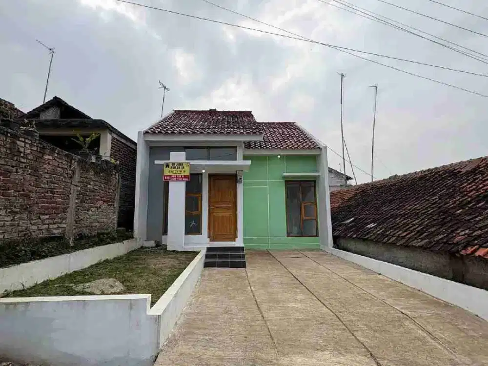 Rumah pinggir jalan carport luas