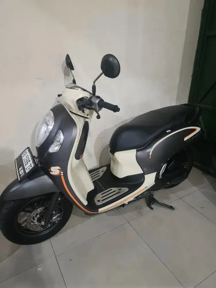 Scoopy 2023 low km krem Gbm
