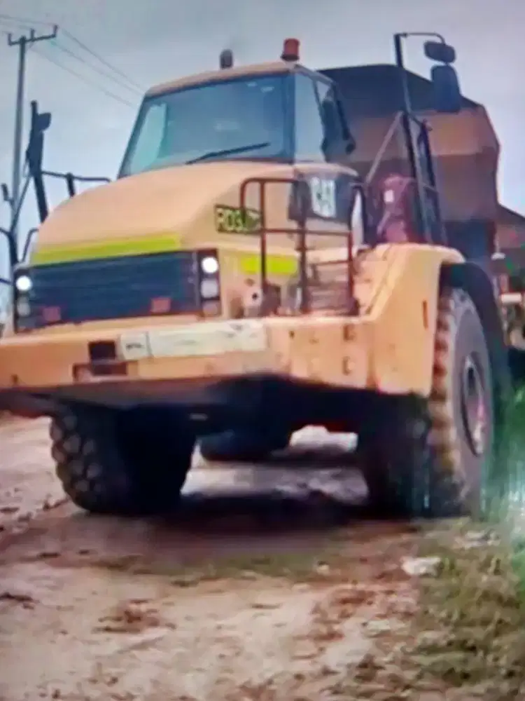 ADT dump truck Caterpillar tahun 2008
