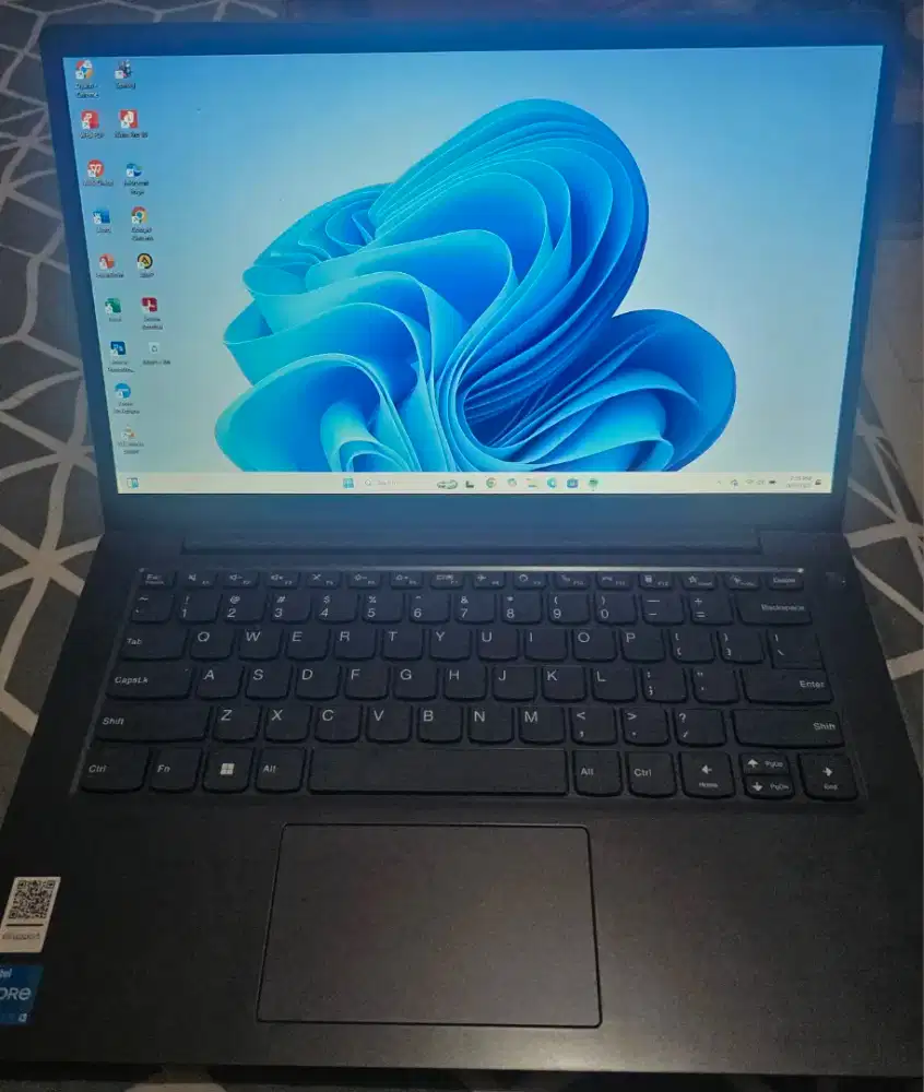 Laptop lenovo v14 g4