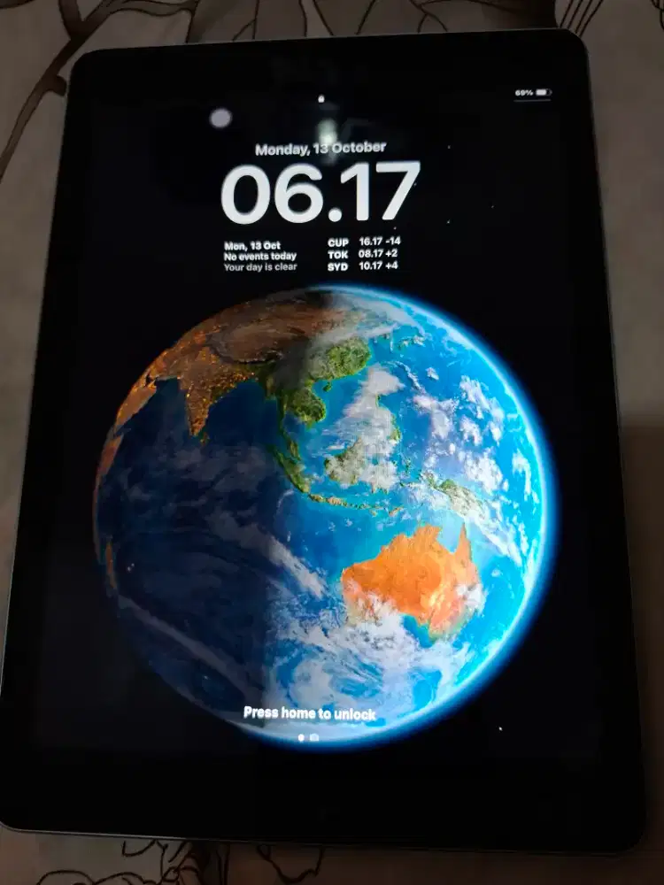 Ipad 6th Gen 128GB wifi version like new