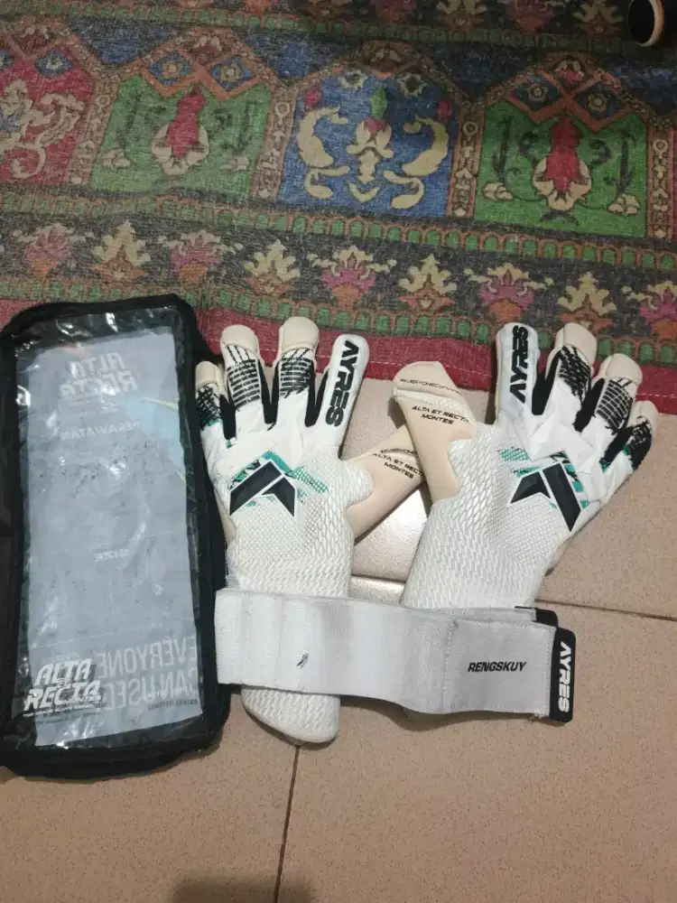 Sarung Tangan Kiper Ayres Alta Et Recta