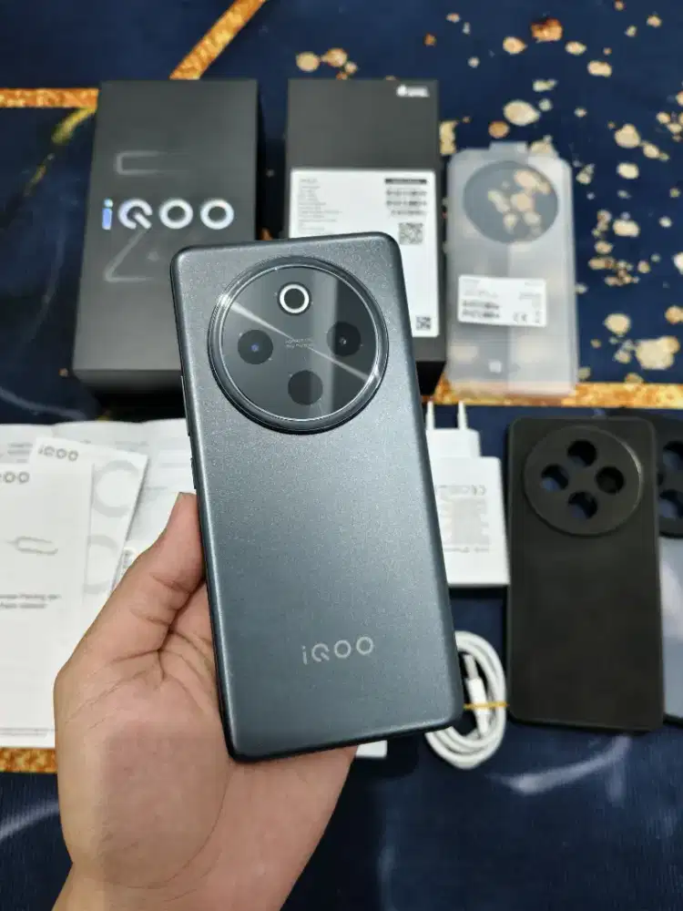 Vivo IQOO Z10 5G Black Hitam Ram 12GB Rom 512GB Tertinggi Fullset Ori
