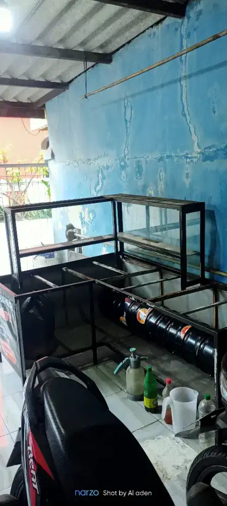 meja L dan etalase