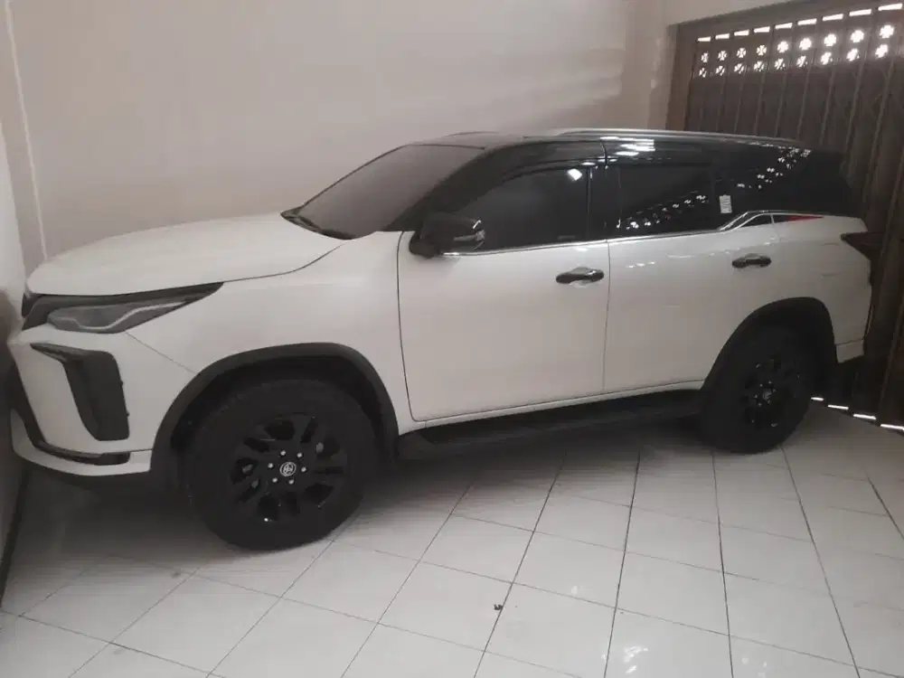 Fortuner 2.8 GR VRZ 4x2 A/T aero two tone