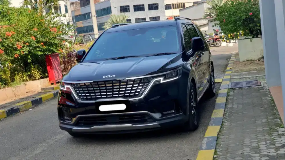 Km25rb kia grand carnival premiere 2023 hitam diesel 11 seater