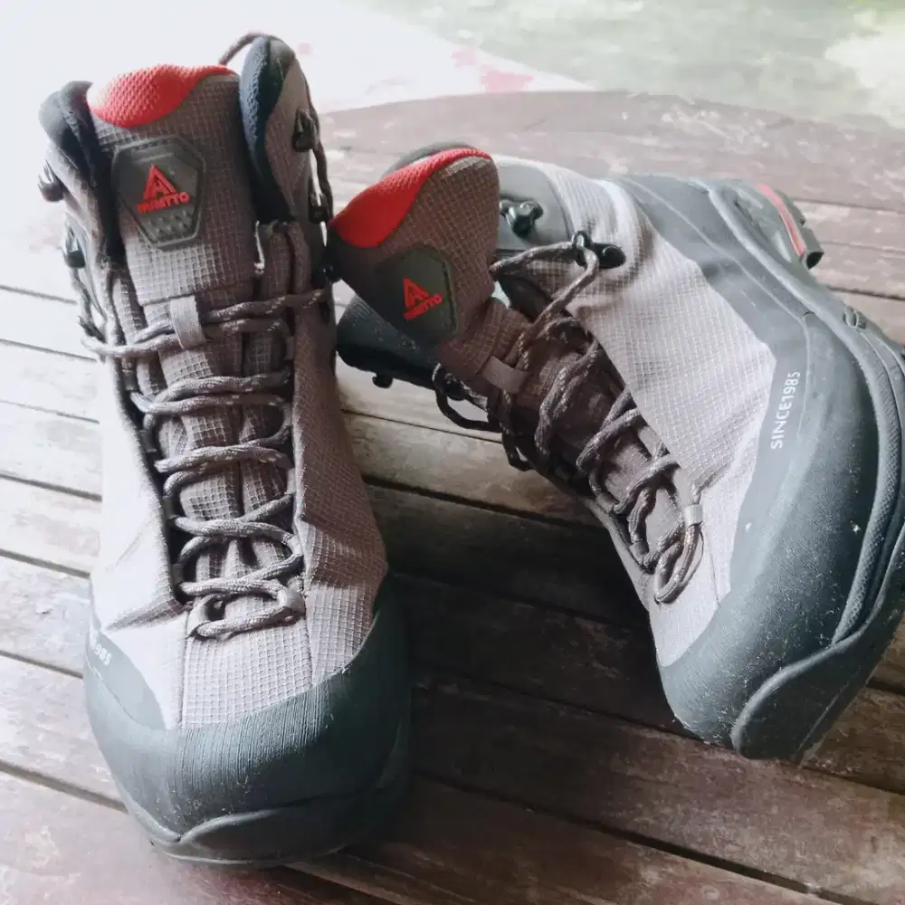 Sepatu outdoor HUMTTO