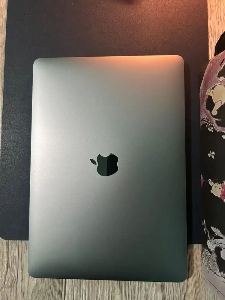 MacBook Air M1 Mulus 100% — Dipakai Cuma 3 Bulan, Batre Sehat!