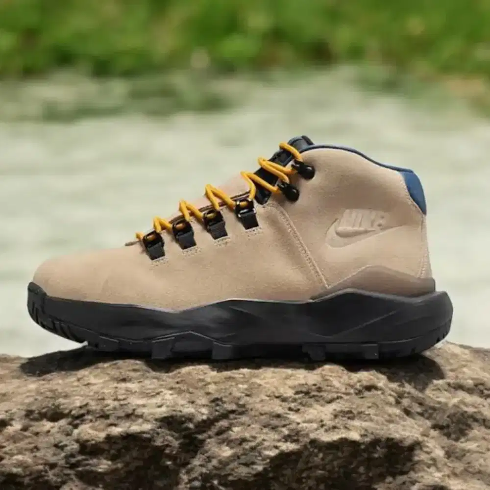 Nike cygnal Colour: DESERT ORE/NAVY-BLACK-UNIVERSITY GOLD Size US 9
