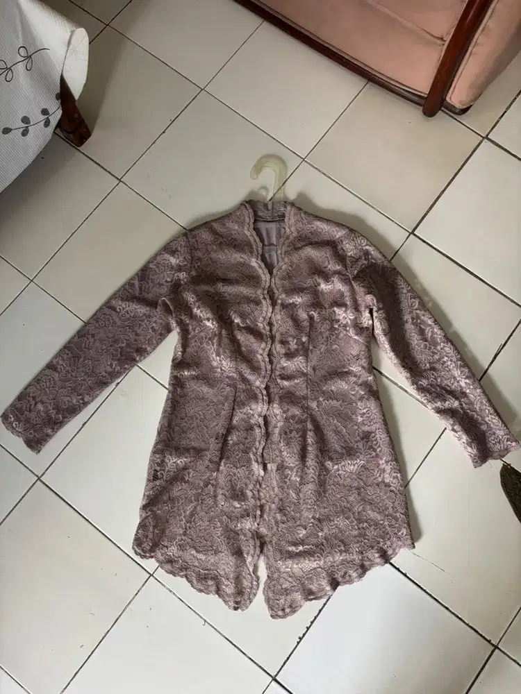 Kebaya modern brukat batik mauve bekas preloved