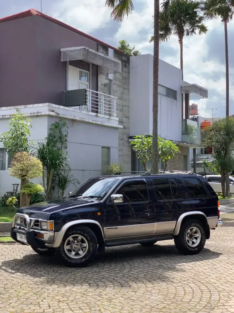 Nissan Terrano Grandroad XTR 2.4 MT terano