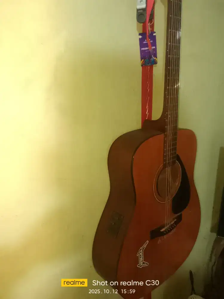Jual murah gitar Yamaha second