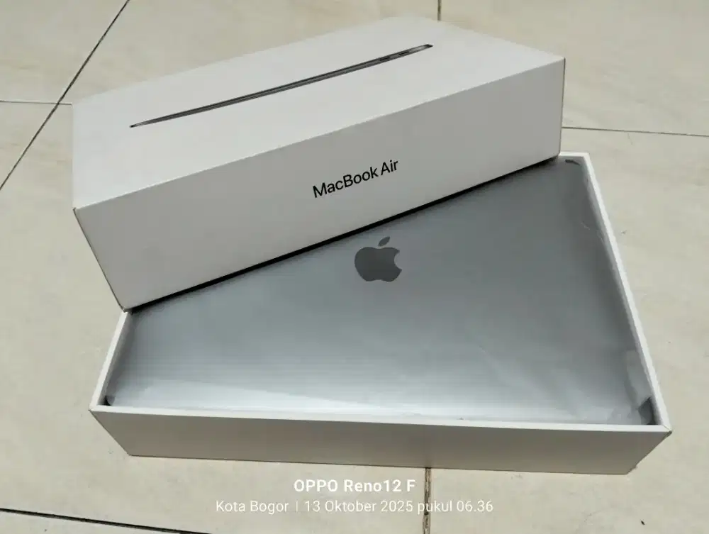 Dijual macbook Air 2020 Lengkap CC 248 Ram 8GB SSD 512GB Mac OS