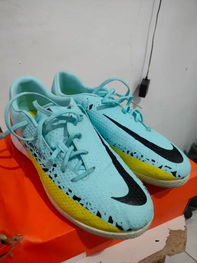 sepatu futsal nike phantom original