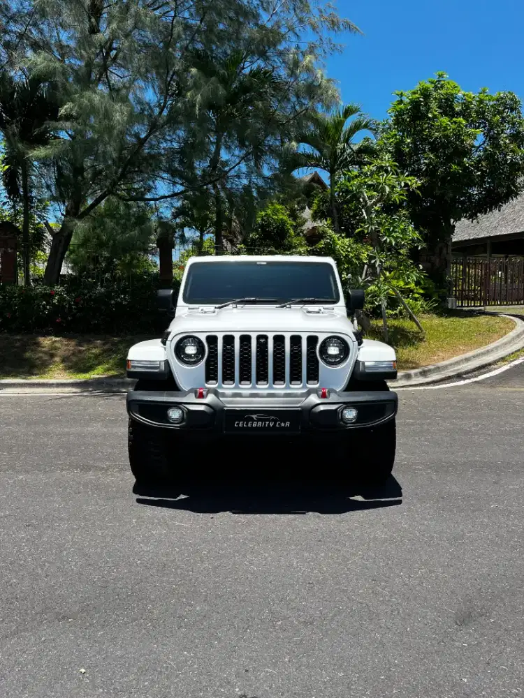 KM 17.000 an Jeep Wrangler Rubicon JL 4 Door Putih 2023