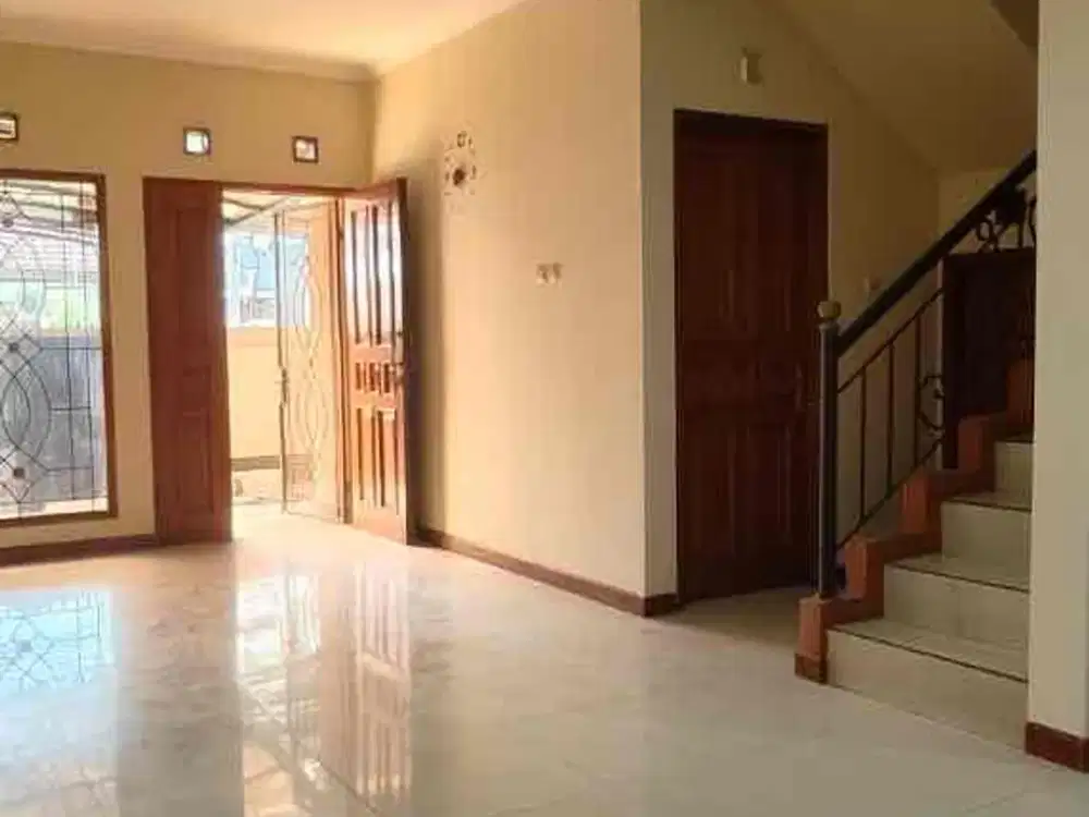 DIJUAL RUMAH SIAP HUNI 2 LANTAI DI KOMPLEK BATUNUNGGAL BANDUNG