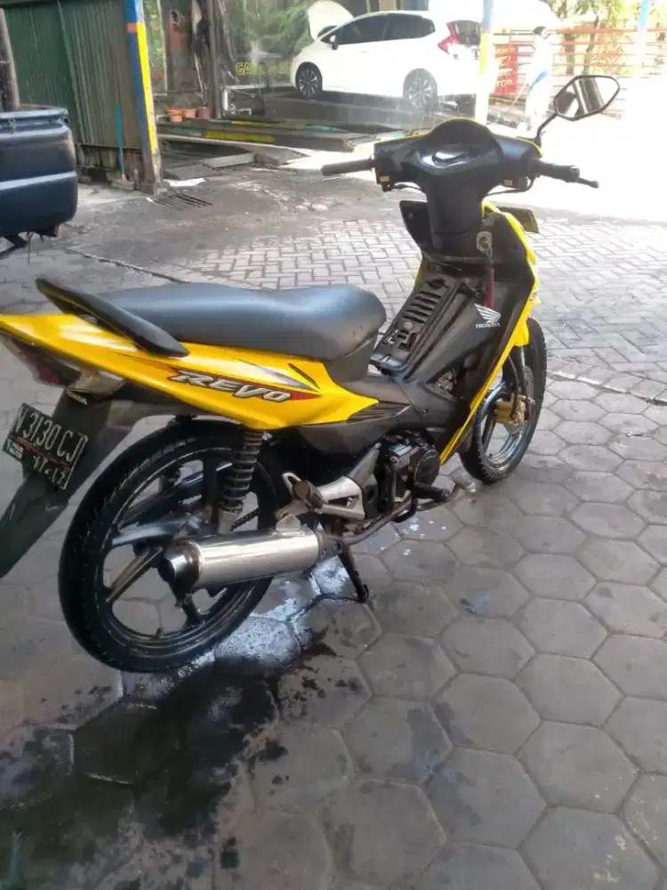 Dijual cepat , motor Revo kuning