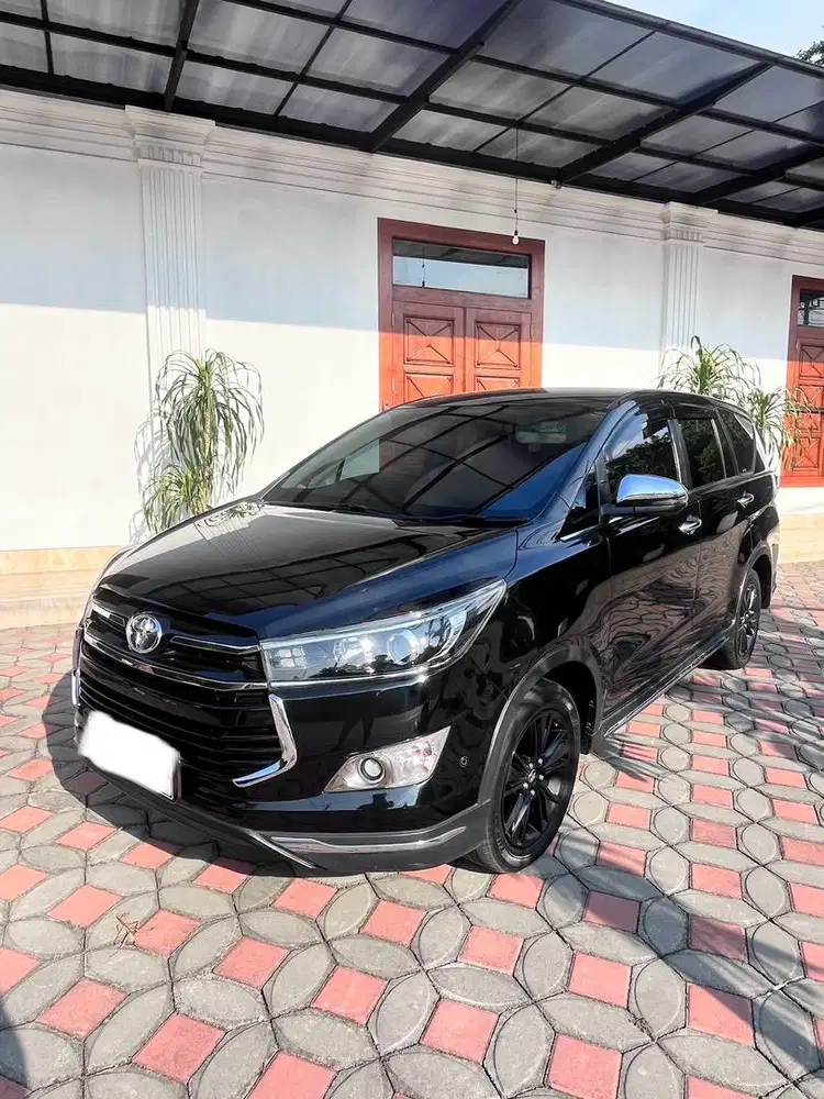 Toyota Venturer Diesel Matic Low KM