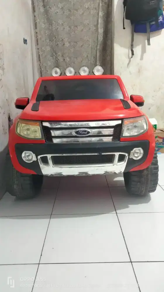 Mobil aki anak model Ford lengkap remote dan charger.