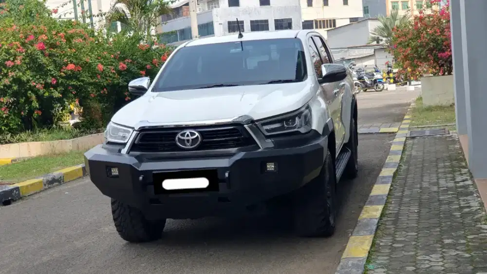Km27rb toyota hilux double cabin v 4x4 matic diesel 2022 putih