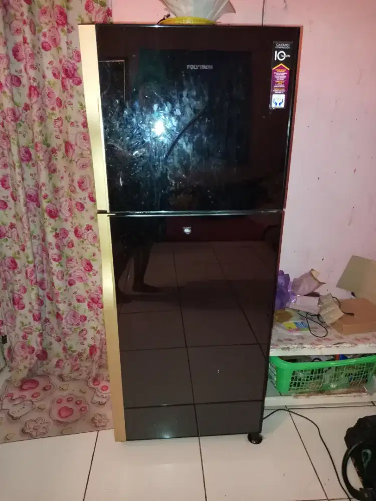 Kulkas Polytron 2 pintu