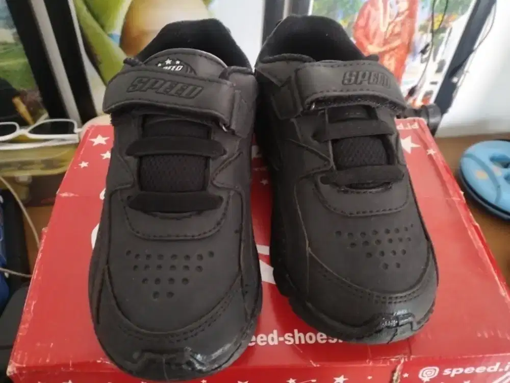 SEPATU ANAK HITAM