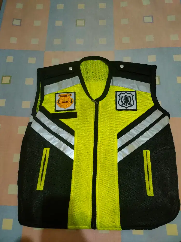 Rompi security warna hijau