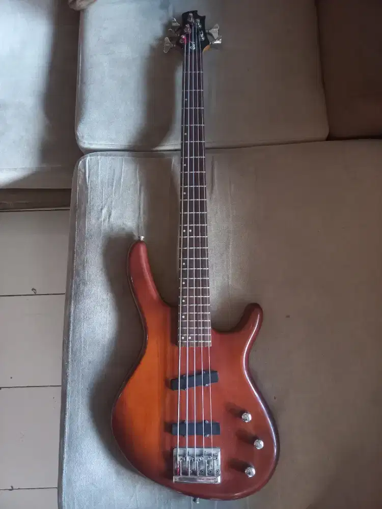 Bass merk cort action V model 5 string asli original MII