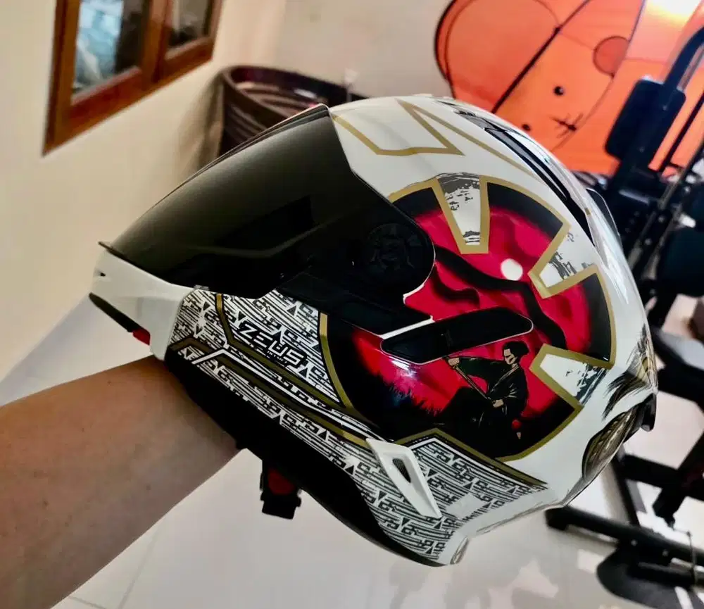 Helm Zeus ZS613C