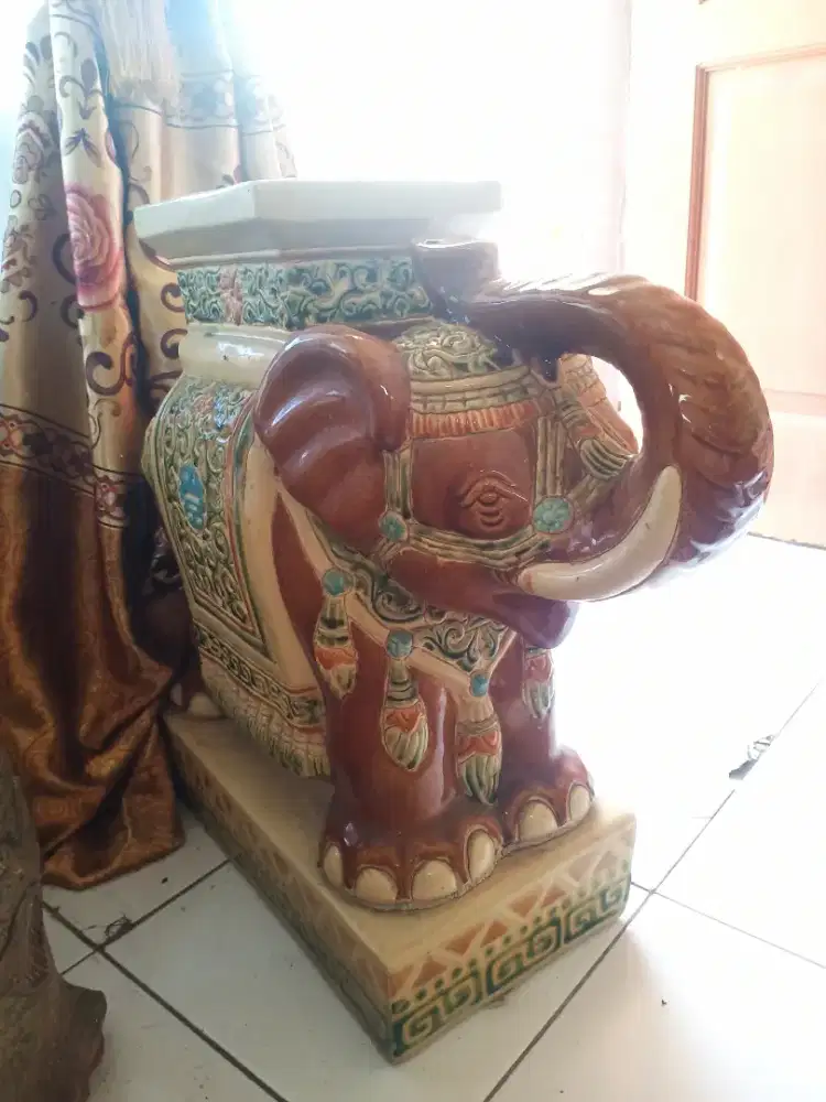 Keramik gajah Thailand