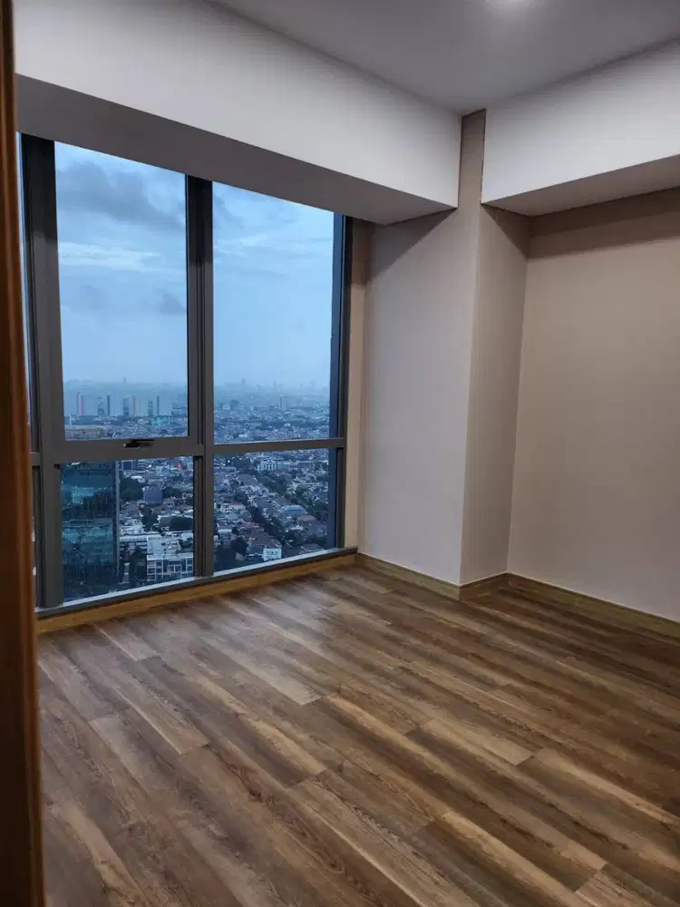 Turun Harga Holland Village private lift Hadap Selatan