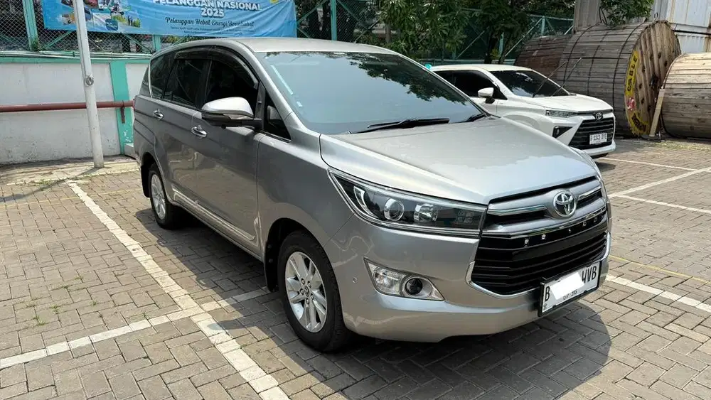 KIJANG INNOVA 2.4 V DIESEL AT 2018 WARNA SILVER LOW KM