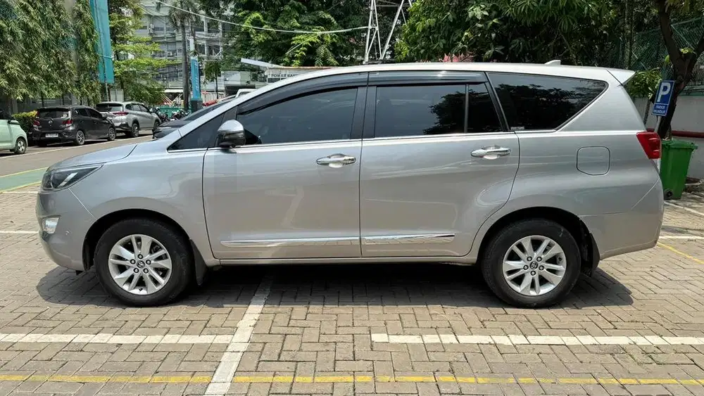 KIJANG INNOVA 2.4 V DIESEL AT 2018 SILVER LOW KM SERVICE RECORD