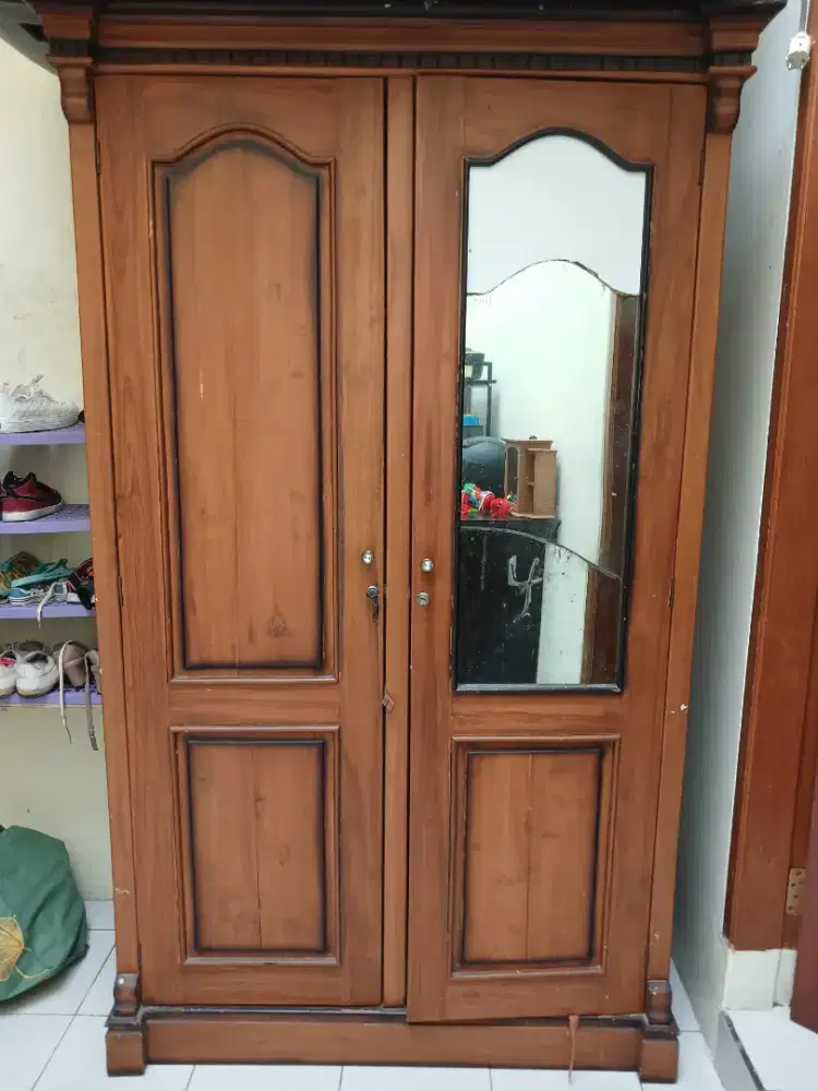 Lemari kayu solid 2 pintu