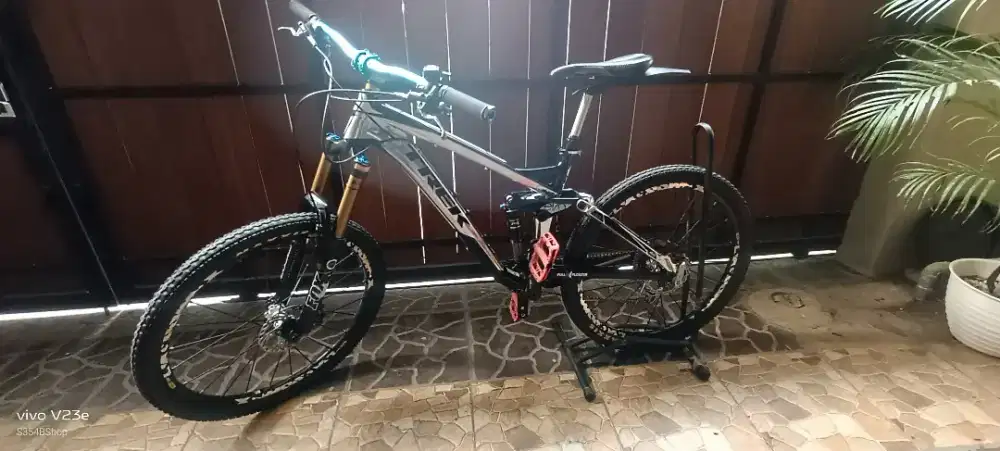 Trek Slash 9 26 Size M
Fork Fox Talas Khasima T170 
GS XT 10 sped