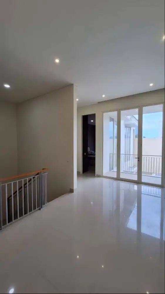Rumah Villa Bukit Regency Pakuwon Indah  FURNISH SIAP HUNI ROW 4 MOBIL