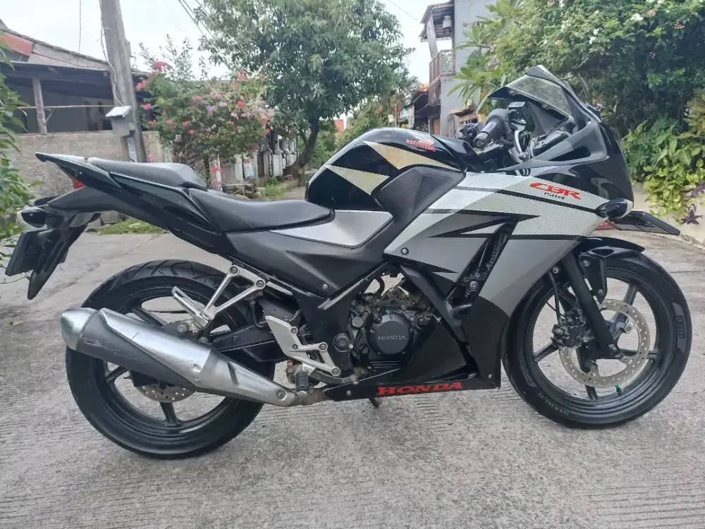 Honda CBR 150R tahun 2015